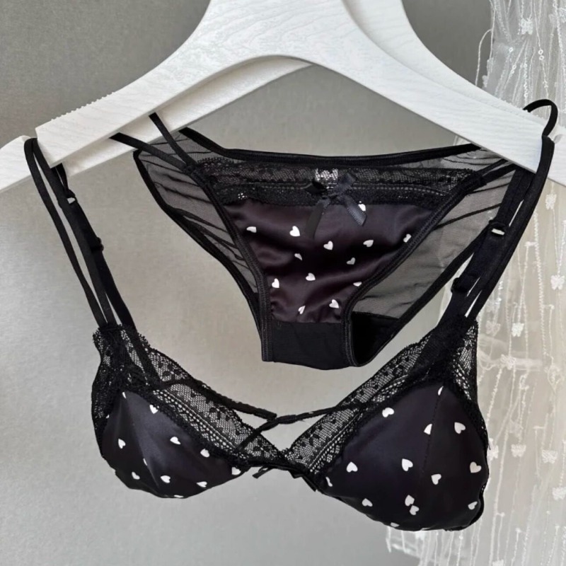 طقم لانجري من الساتان والدانتي - مراجعة Wirefree Bra Comfort وسعره