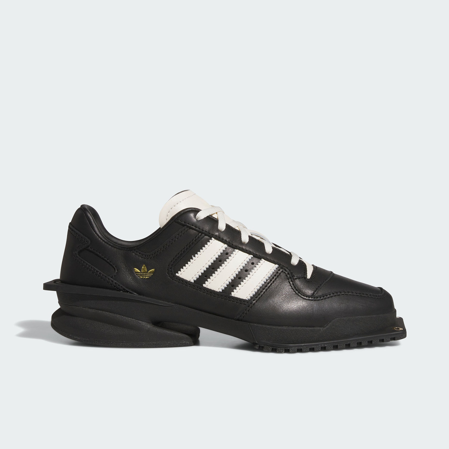حذاء أديداس أوثنتيك ثري ليفز ا - مراجعة Adidas Shoes Samba وسعره