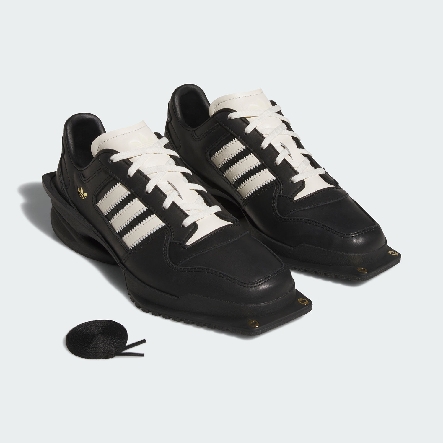 حذاء أديداس أوثنتيك ثري ليفز ا - مراجعة Adidas Shoes Samba وسعره